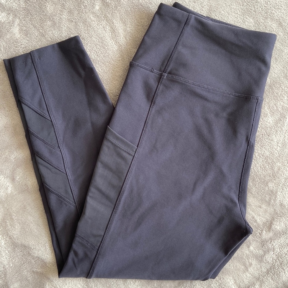 Mondetta high waisted yoga pant capri women’s size medium with mesh side pockets